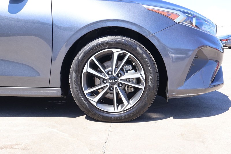 Kia Forte Vehicle Full-screen Gallery Image 12