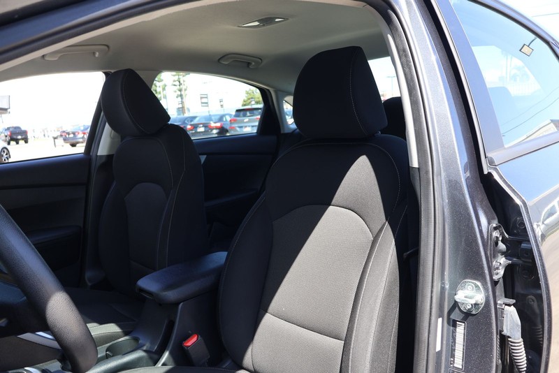 Kia Forte Vehicle Full-screen Gallery Image 15