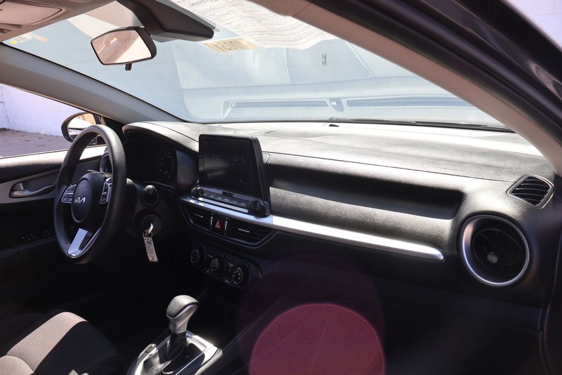 Kia Forte Vehicle Full-screen Gallery Image 16