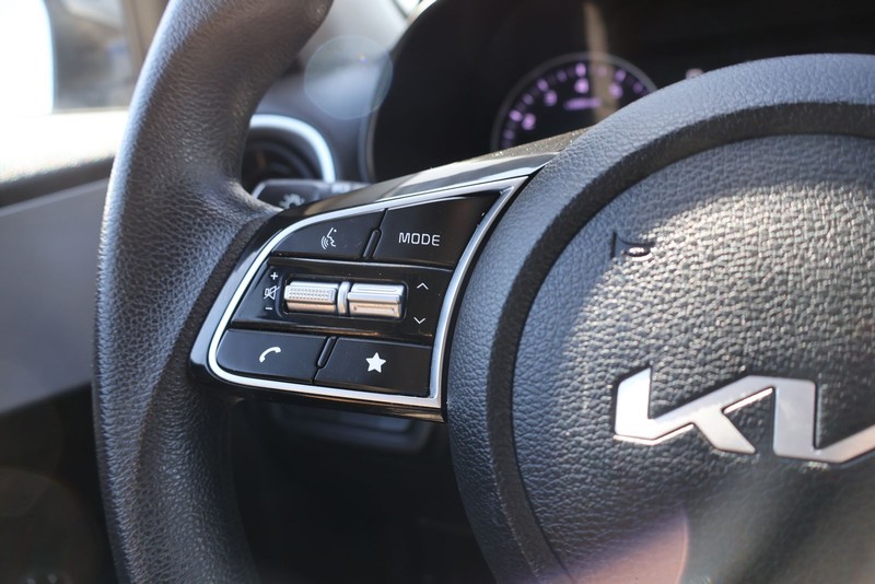 Kia Forte Vehicle Full-screen Gallery Image 22