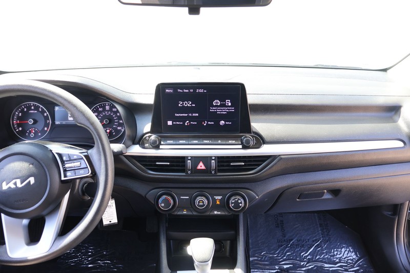 Kia Forte Vehicle Full-screen Gallery Image 24
