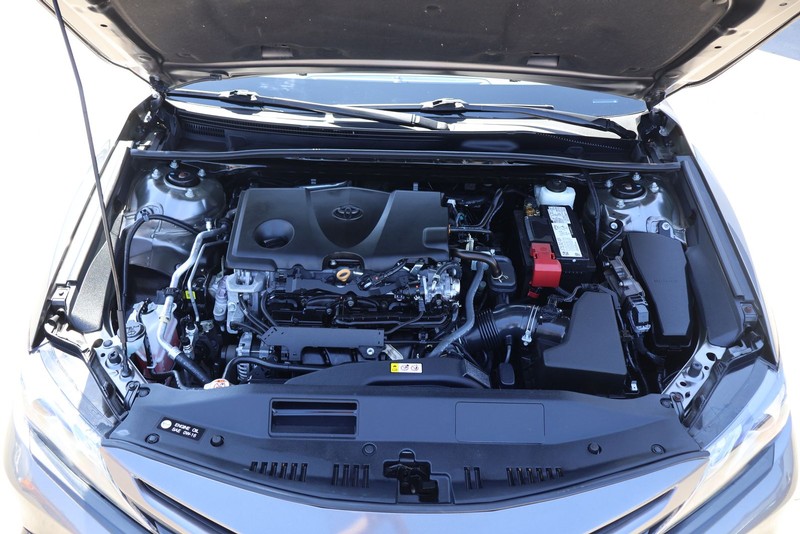Toyota Camry Vehicle Full-screen Gallery Image 12