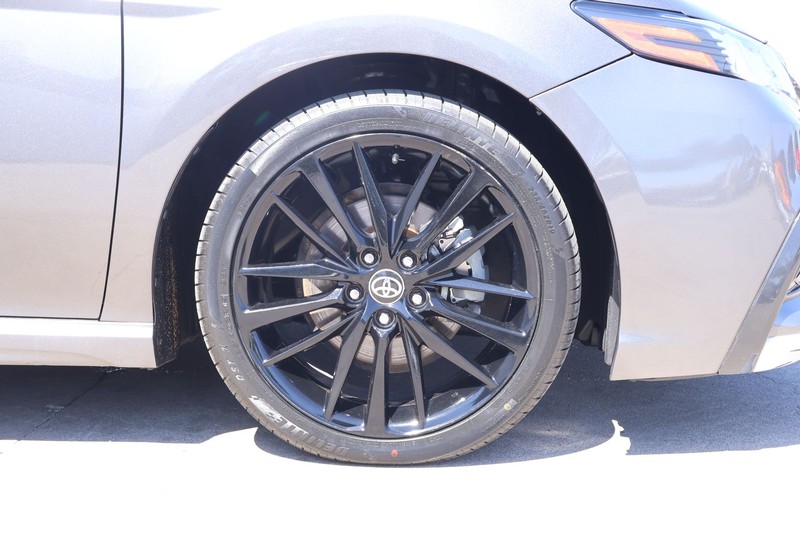 Toyota Camry Vehicle Full-screen Gallery Image 13