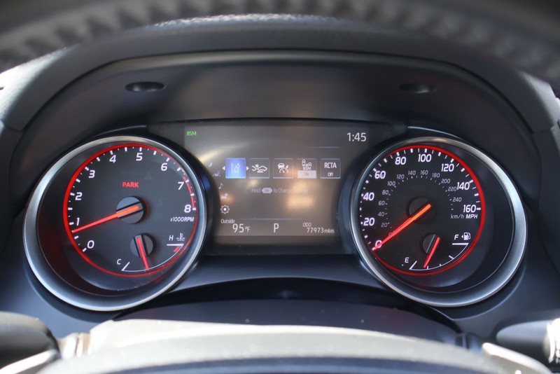 Toyota Camry Vehicle Full-screen Gallery Image 22