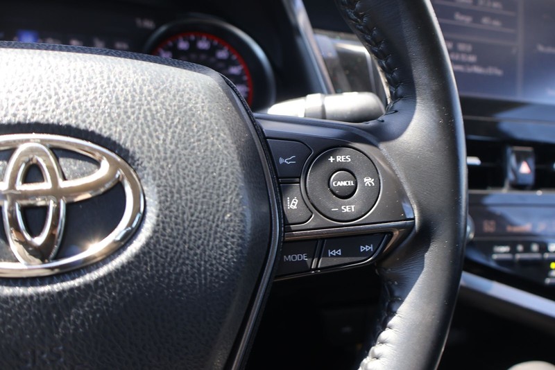Toyota Camry Vehicle Full-screen Gallery Image 25