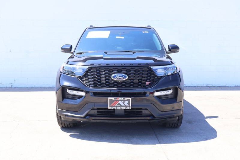 Ford Explorer Vehicle Full-screen Gallery Image 02