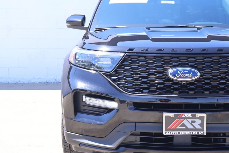 Ford Explorer Vehicle Full-screen Gallery Image 03