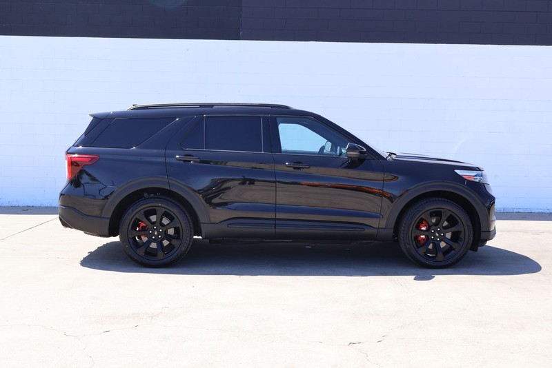 Ford Explorer Vehicle Full-screen Gallery Image 04