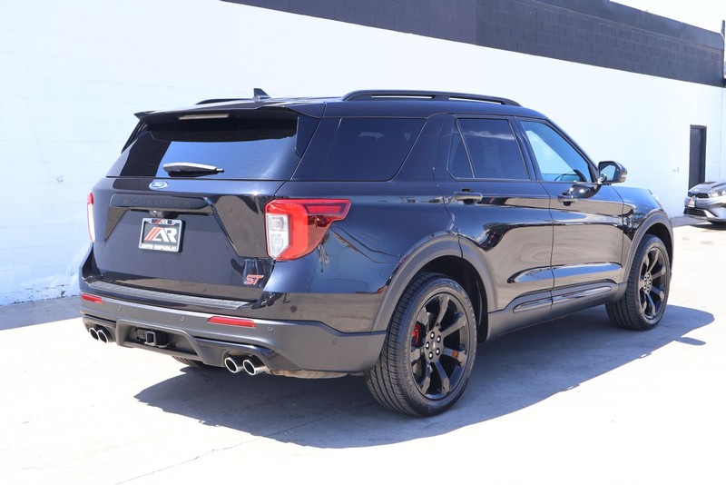 Ford Explorer Vehicle Full-screen Gallery Image 05
