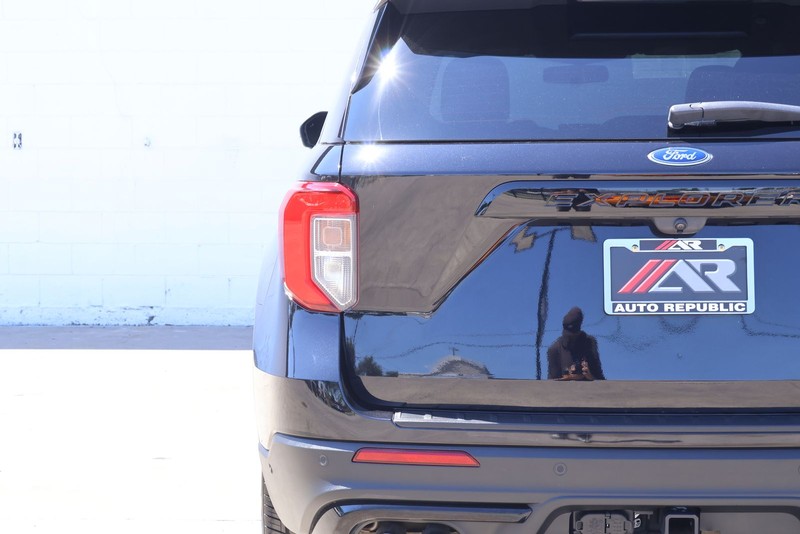 Ford Explorer Vehicle Full-screen Gallery Image 07