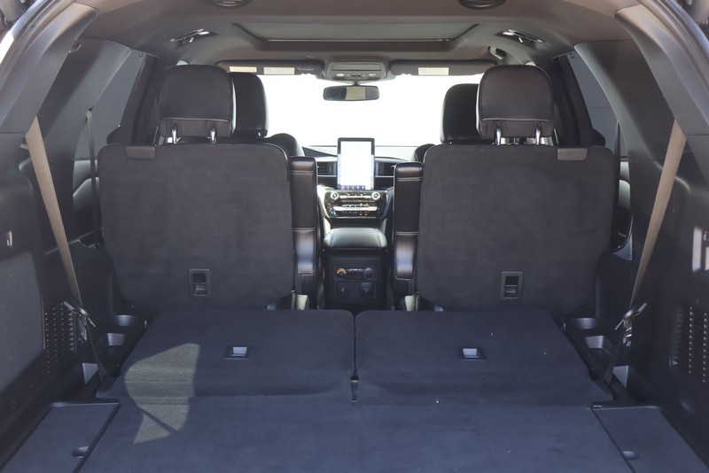 Ford Explorer Vehicle Full-screen Gallery Image 08