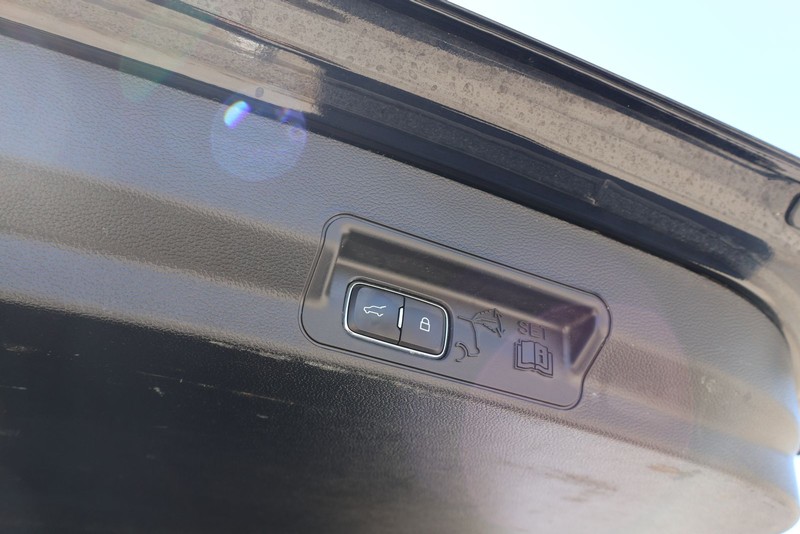 Ford Explorer Vehicle Full-screen Gallery Image 09