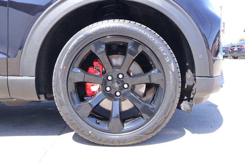 Ford Explorer Vehicle Full-screen Gallery Image 14