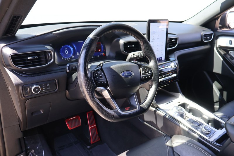 Ford Explorer Vehicle Full-screen Gallery Image 16