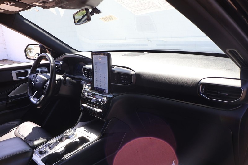 Ford Explorer Vehicle Full-screen Gallery Image 19