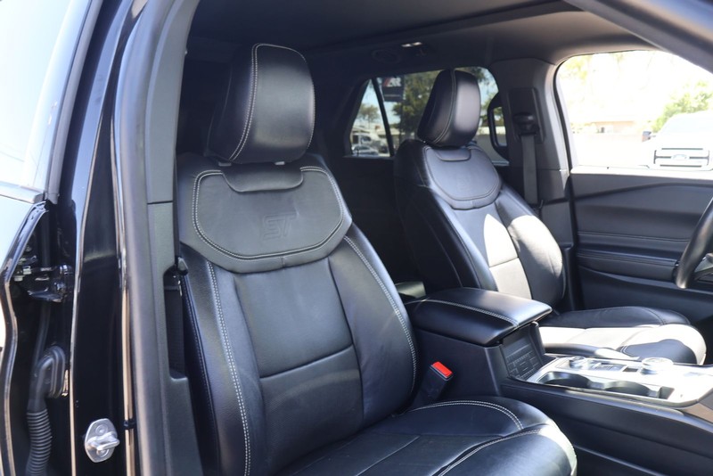 Ford Explorer Vehicle Full-screen Gallery Image 20