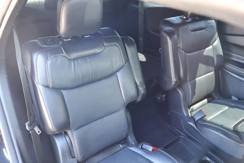 Ford Explorer Vehicle Full-screen Gallery Image 21