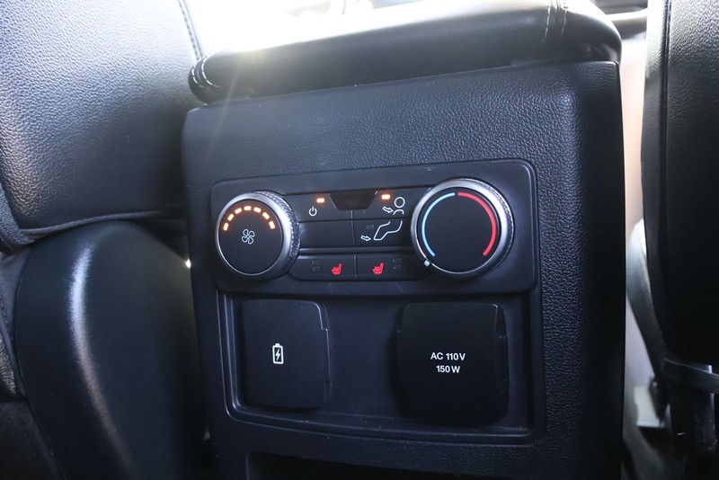 Ford Explorer Vehicle Full-screen Gallery Image 22