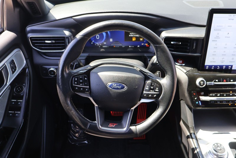 Ford Explorer Vehicle Full-screen Gallery Image 25