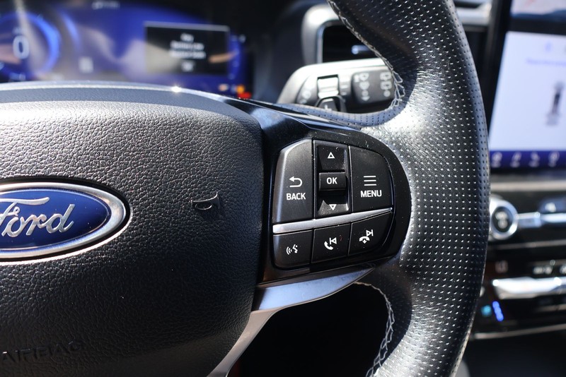 Ford Explorer Vehicle Full-screen Gallery Image 27