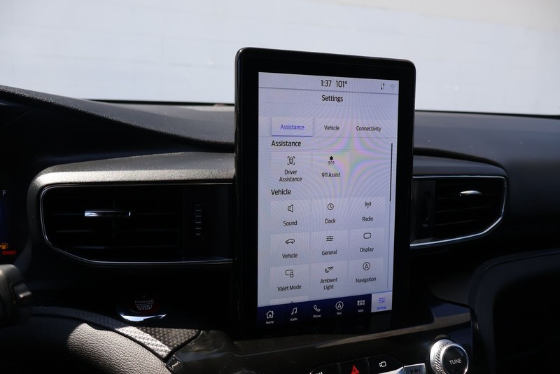 Ford Explorer Vehicle Full-screen Gallery Image 29