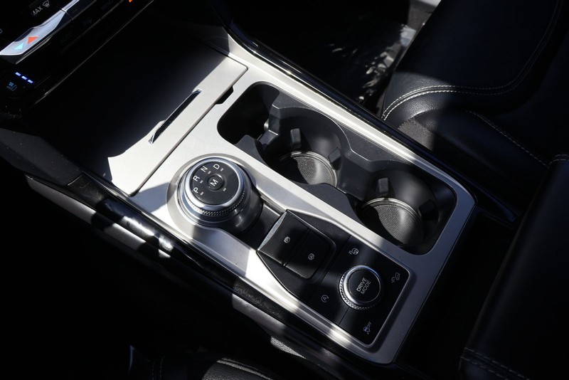 Ford Explorer Vehicle Full-screen Gallery Image 31