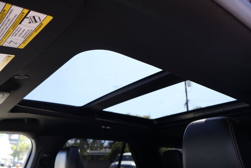 Ford Explorer Vehicle Full-screen Gallery Image 32