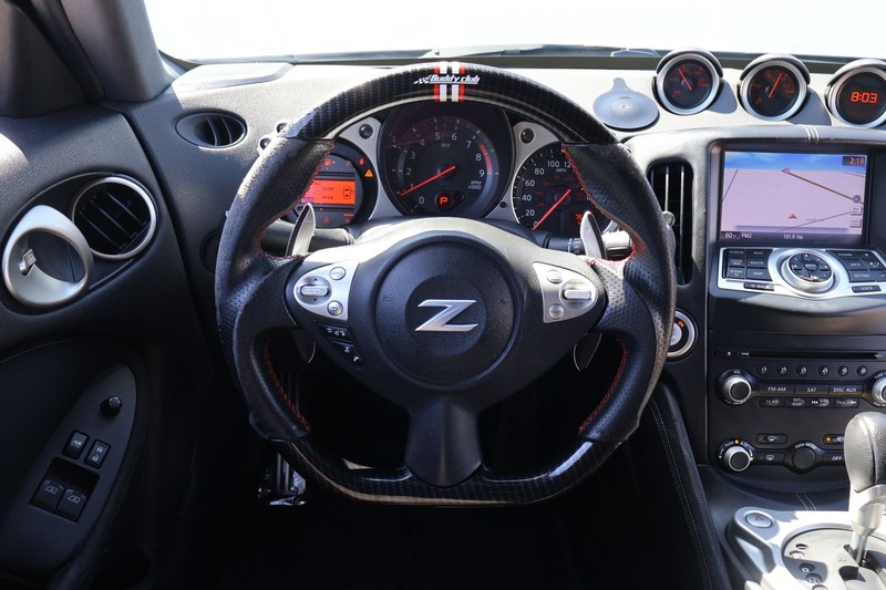 Nissan 370Z Coupe Vehicle Full-screen Gallery Image 21