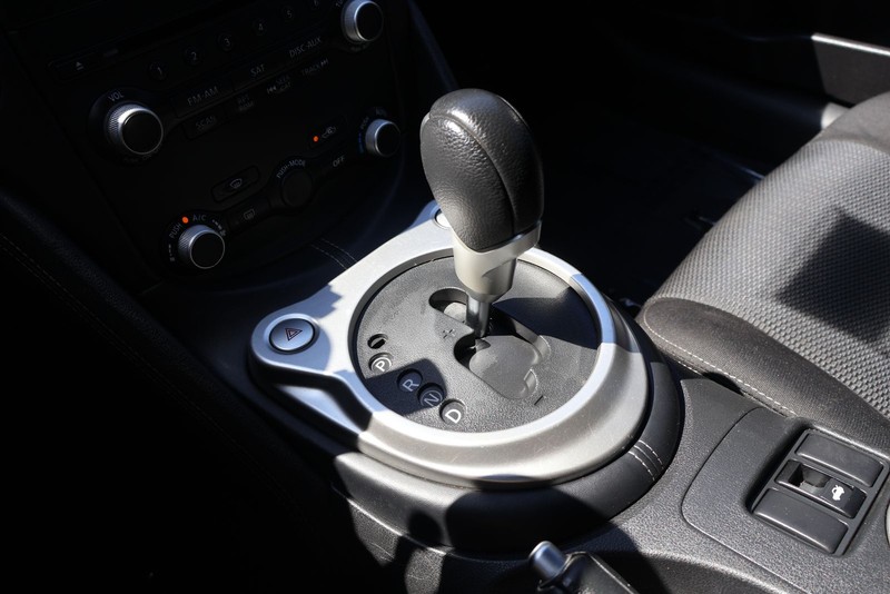 Nissan 370Z Coupe Vehicle Full-screen Gallery Image 27