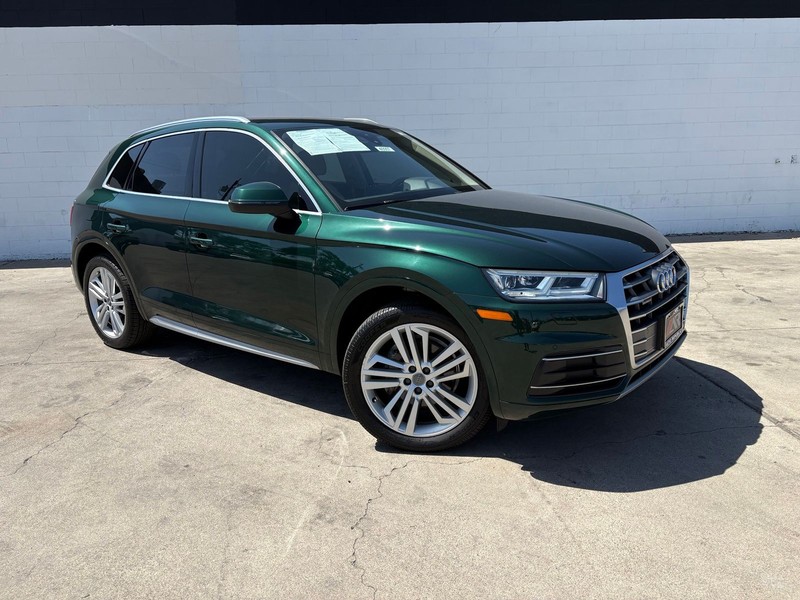 Audi Q5 Vehicle Full-screen Gallery Image 01