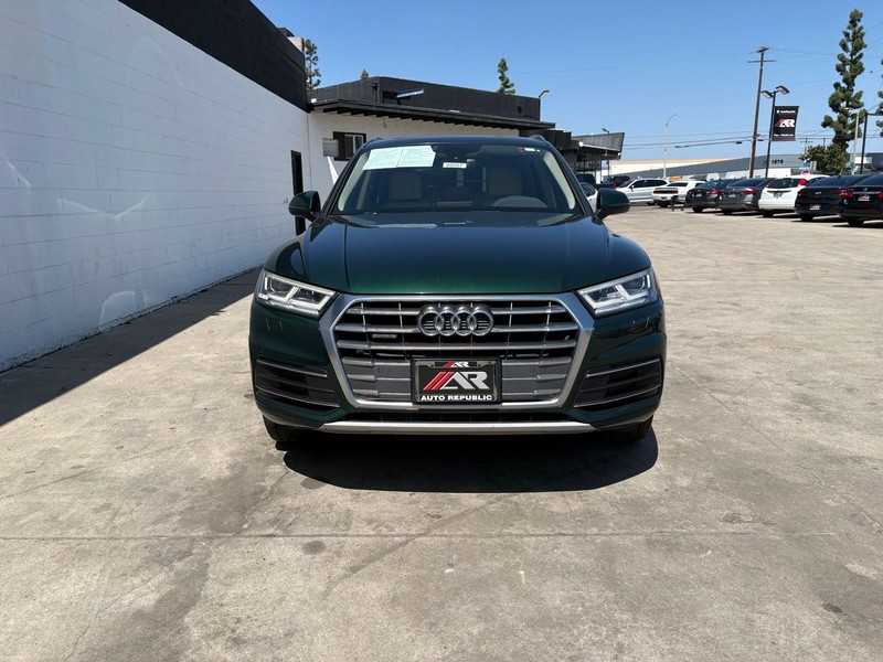 Audi Q5 Vehicle Full-screen Gallery Image 02