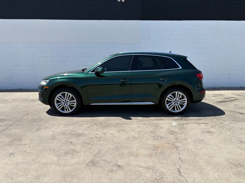 Audi Q5 Vehicle Full-screen Gallery Image 03