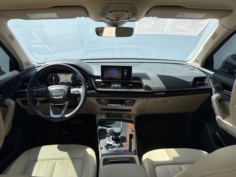 Audi Q5 Vehicle Full-screen Gallery Image 05
