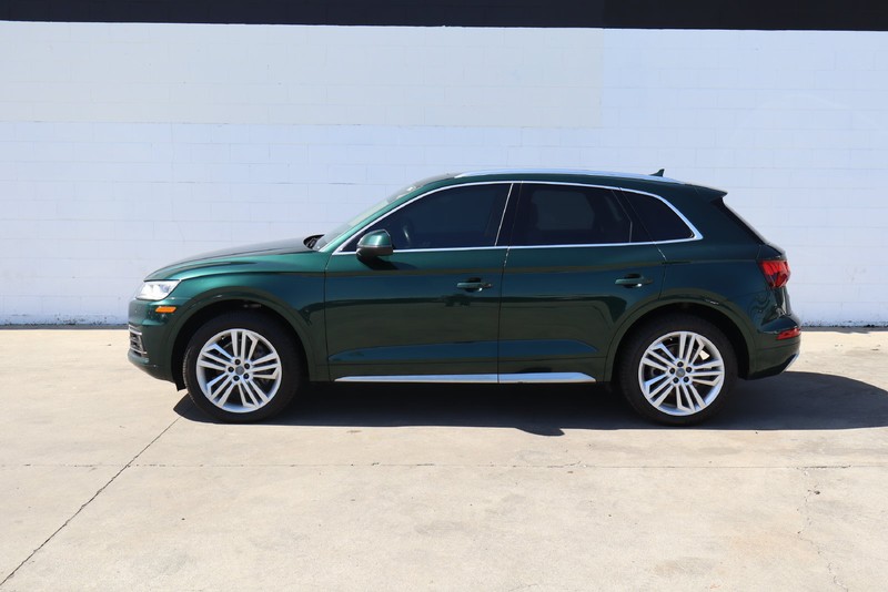 Audi Q5 Vehicle Full-screen Gallery Image 11