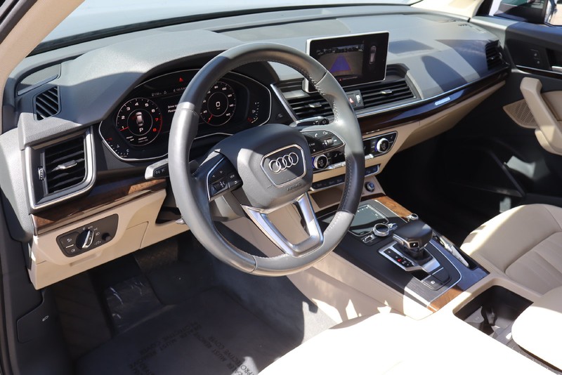 Audi Q5 Vehicle Full-screen Gallery Image 16