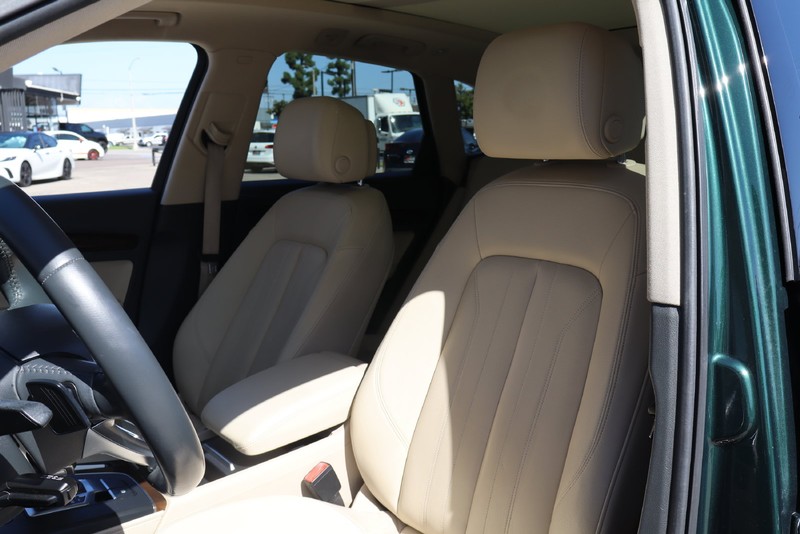 Audi Q5 Vehicle Full-screen Gallery Image 17