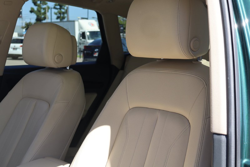 Audi Q5 Vehicle Full-screen Gallery Image 18