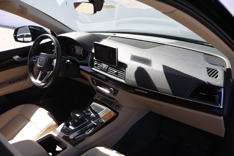 Audi Q5 Vehicle Full-screen Gallery Image 19