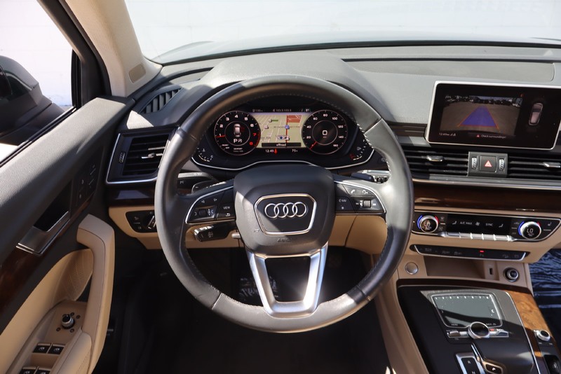 Audi Q5 Vehicle Full-screen Gallery Image 24
