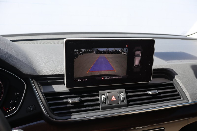 Audi Q5 Vehicle Full-screen Gallery Image 26