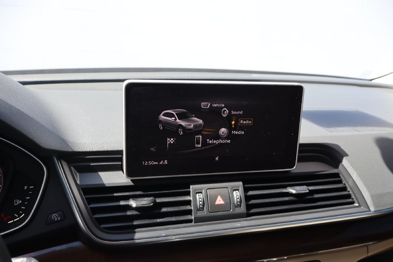 Audi Q5 Vehicle Full-screen Gallery Image 27