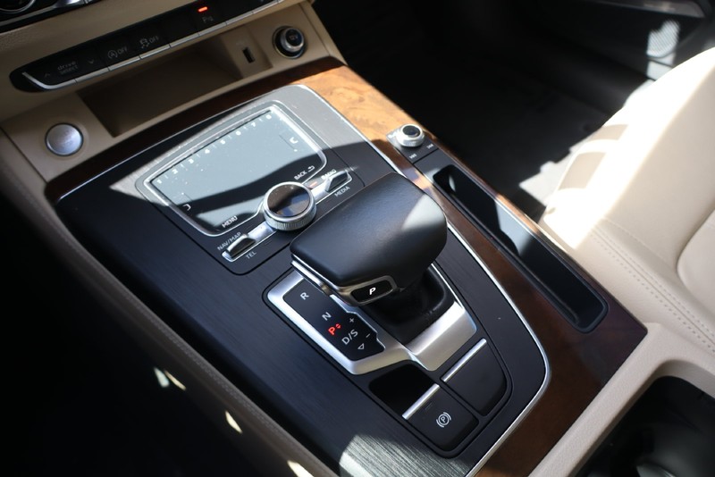Audi Q5 Vehicle Full-screen Gallery Image 28