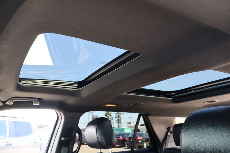 Ford Explorer Vehicle Full-screen Gallery Image 10