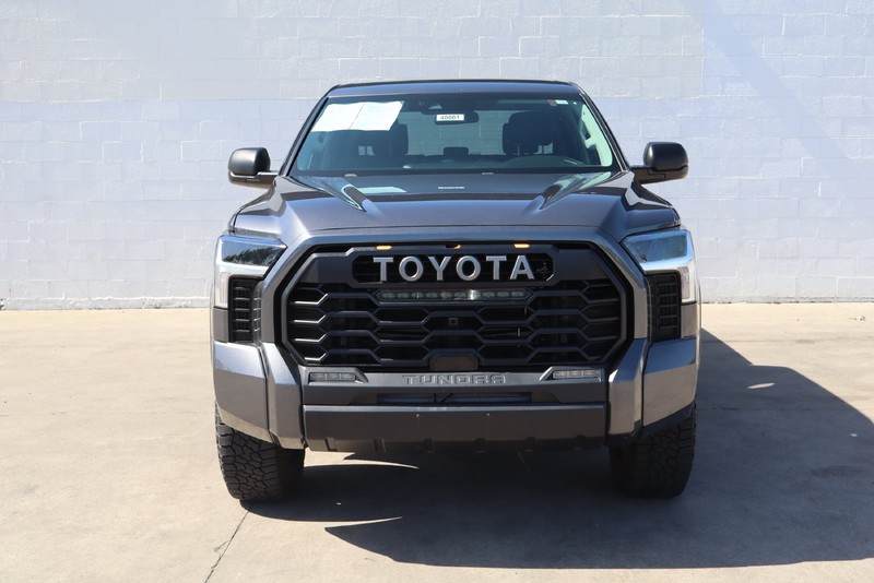 Toyota Tundra 4WD Vehicle Full-screen Gallery Image 02