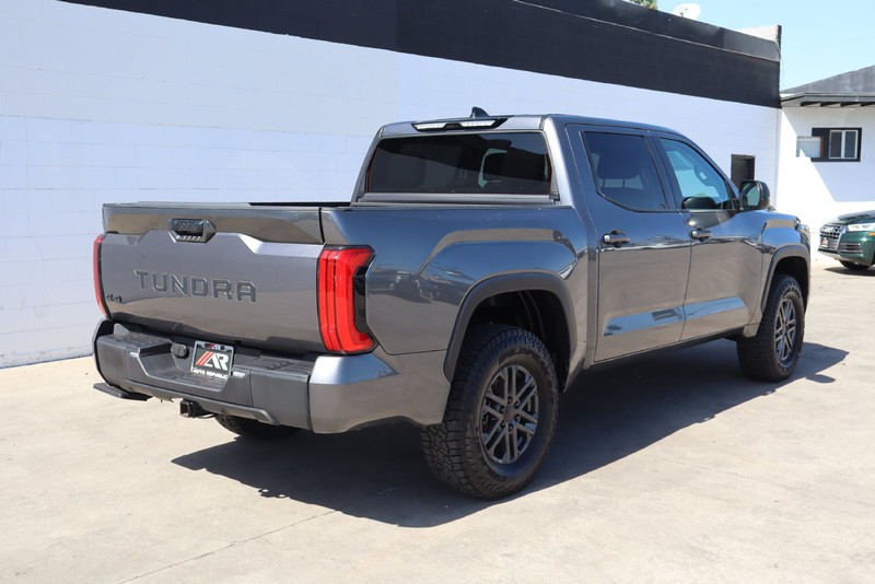 Toyota Tundra 4WD Vehicle Full-screen Gallery Image 05