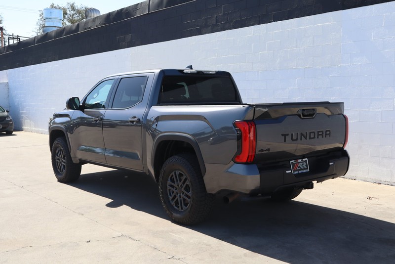 Toyota Tundra 4WD Vehicle Full-screen Gallery Image 09