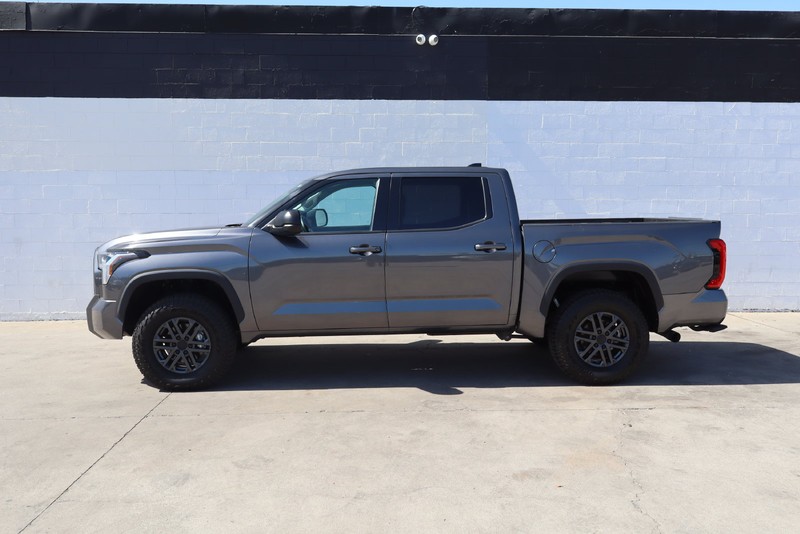 Toyota Tundra 4WD Vehicle Full-screen Gallery Image 10