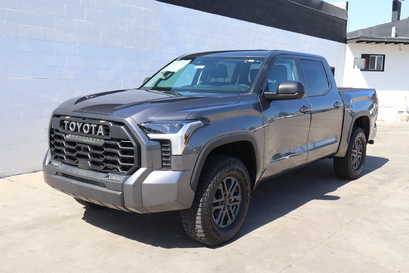 Toyota Tundra 4WD Vehicle Full-screen Gallery Image 11