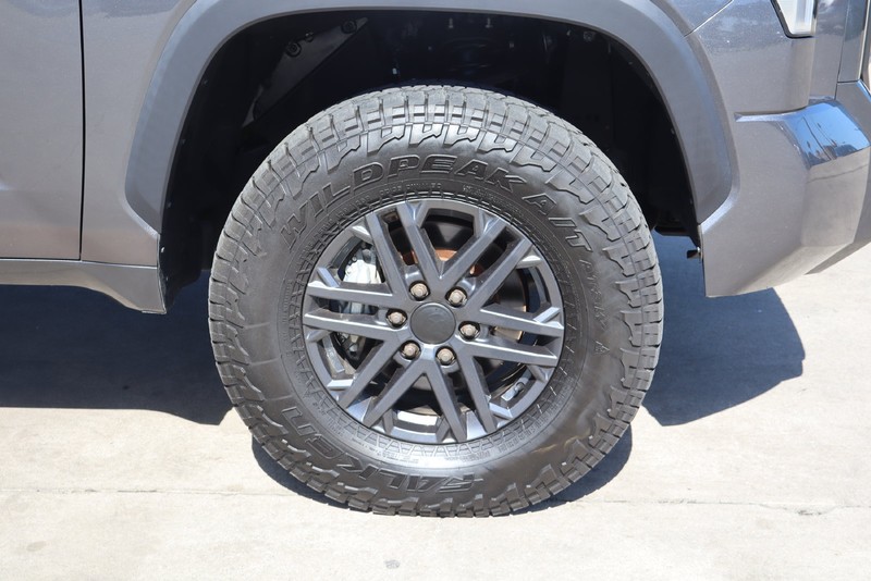 Toyota Tundra 4WD Vehicle Full-screen Gallery Image 13