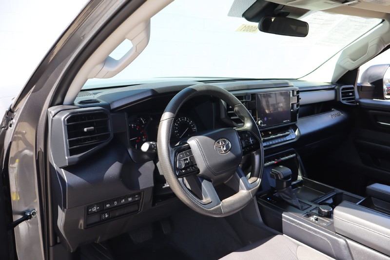 Toyota Tundra 4WD Vehicle Full-screen Gallery Image 15